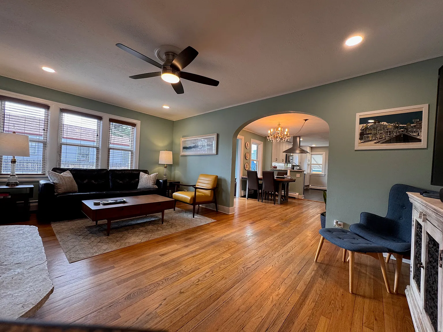 4 bed, 2526 sqft, $3,650 — Photo 3