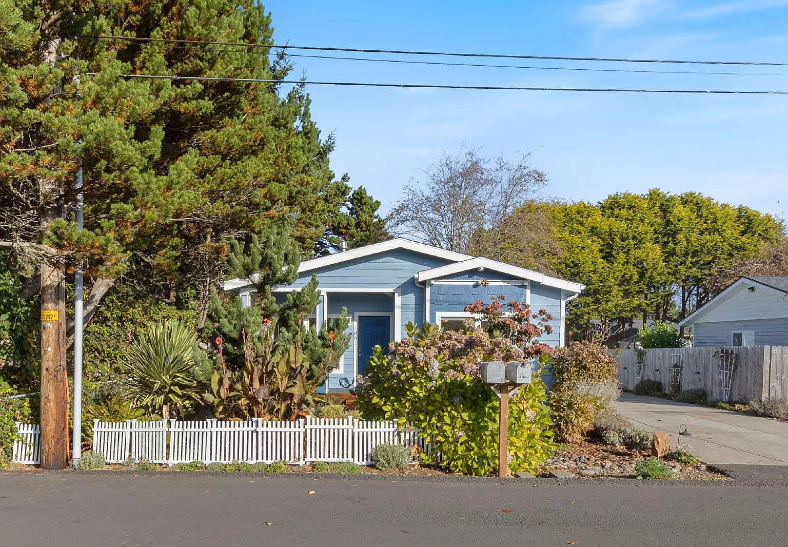3 bed, 2.0 bath, $2,400 — Photo 2