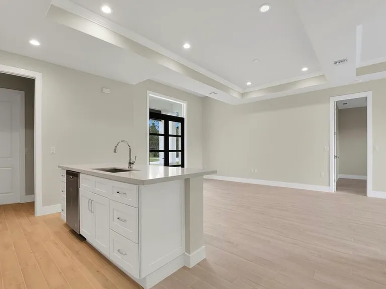 6141 Hershey Ave — Photo 11