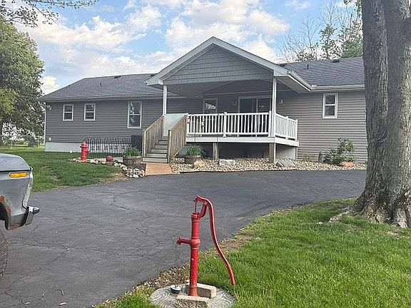 3rd image of 3616 W Rock Springs Rd