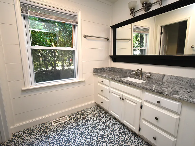 1800 Kirkwood Dr — Photo 33