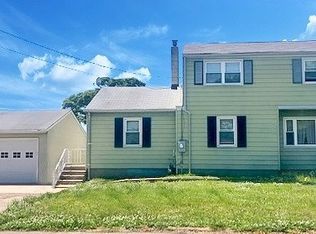 329 Catskill Ave, Lindenhurst, NY 11757