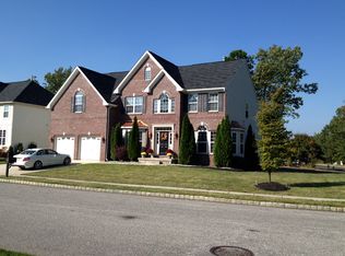 26 Log Cabin Rd, Sicklerville, NJ 08081