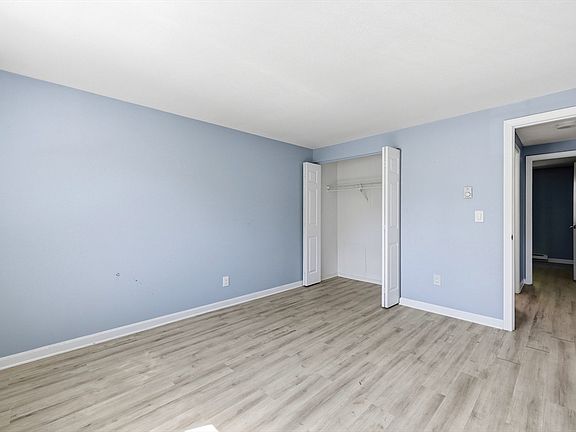 5th image of 8 Maple Crest Cir APT C