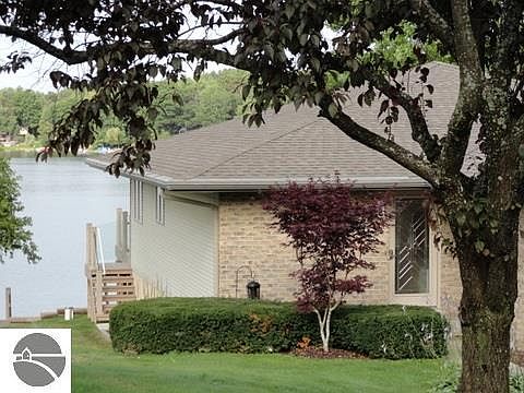 3rd image of 1661 Lake Dr