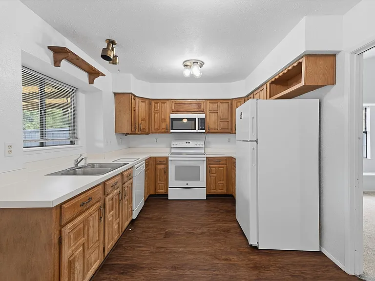 7612 Jerome Dr — Photo 12