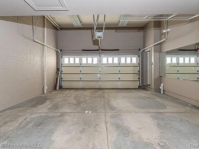 2210 Attard — Photo 27