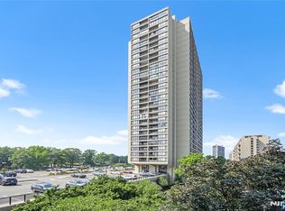 5 Horizon Rd APT 501, Fort Lee, NJ 07024