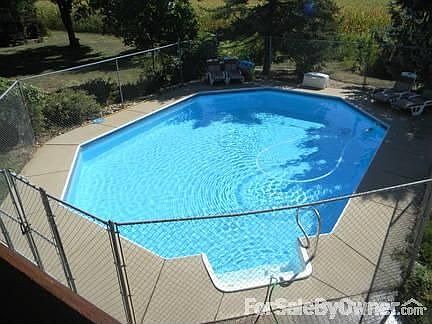 Great In-ground Pool : Low maintenance pool.