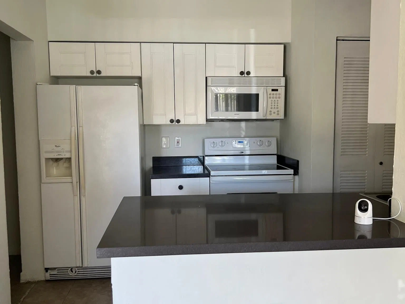 1 bed, 887 sqft, $1,950 — Photo 4