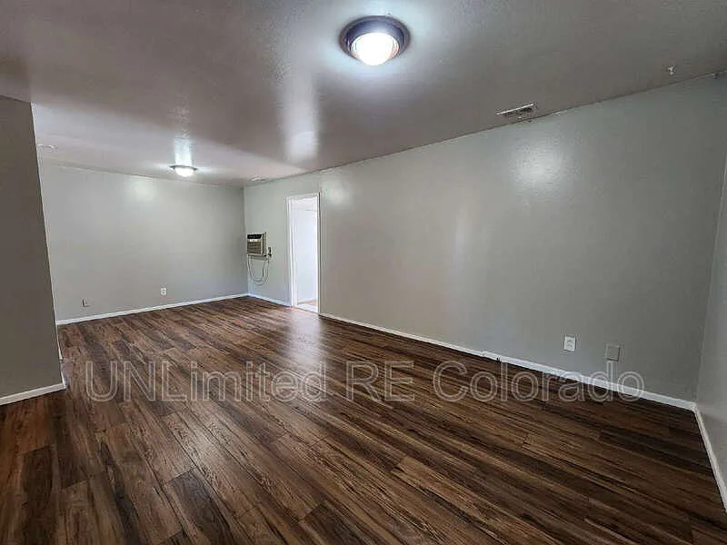 3 bed, 1.0 bath, 1000 sqft, $1,700 — Photo 3