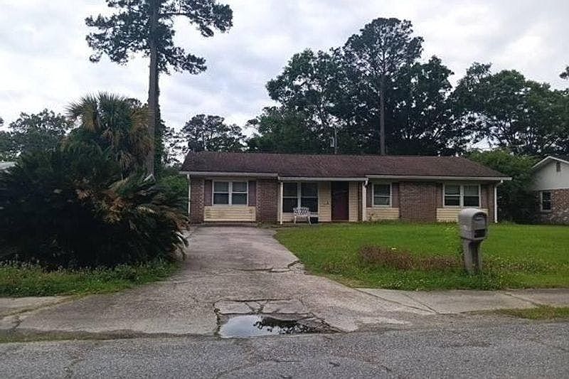 1st image of 403 Woodley Rd