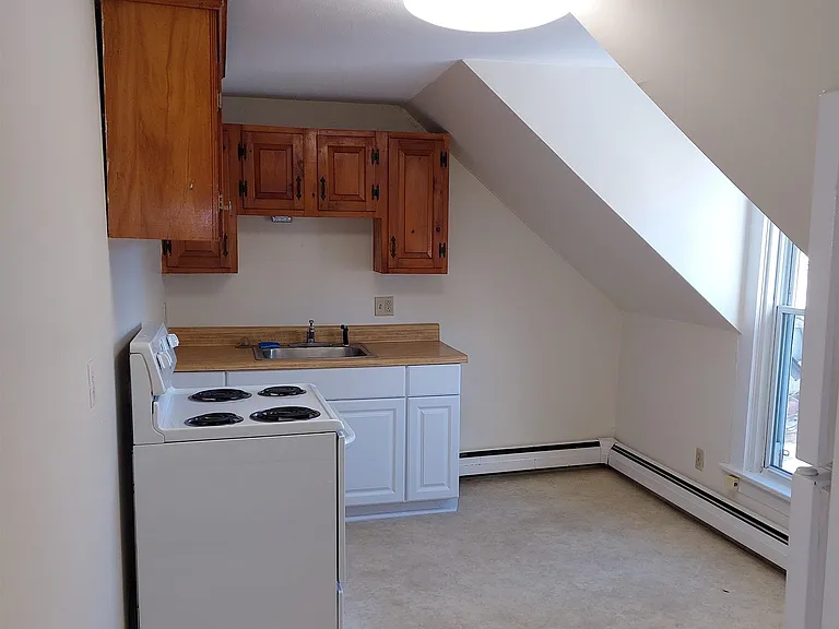 32 S Main St #4 — Photo 3