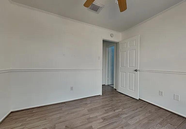 8614 Lake Crystal Dr — Photo 11