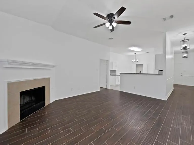 1002 Manassas Dr — Photo 16