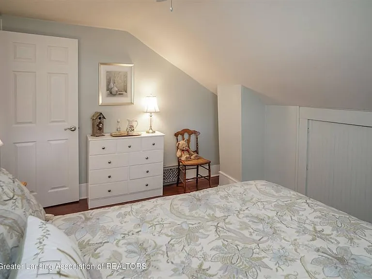 1869 Chestnut St — Photo 22