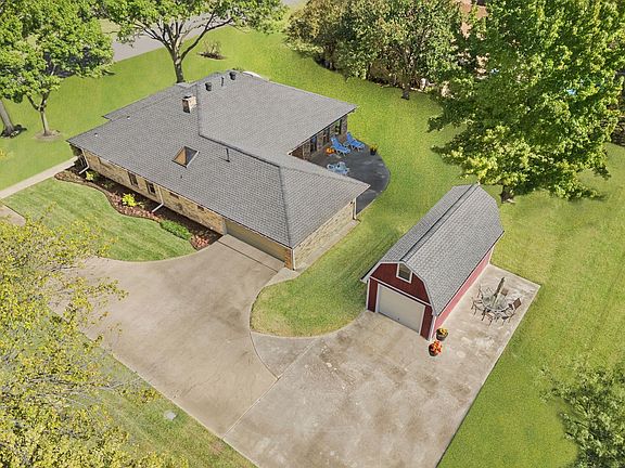 2nd image of 1261 Emerald Cir