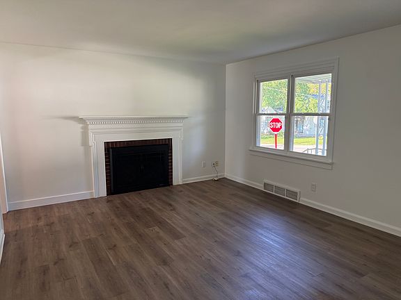3rd image of 8323 Saint Clair Ave