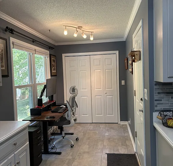321 N Valley View Dr — Photo 11