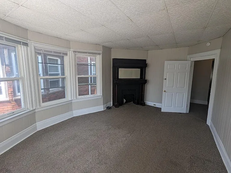 576 Potomac Ave #3 — Photo 4