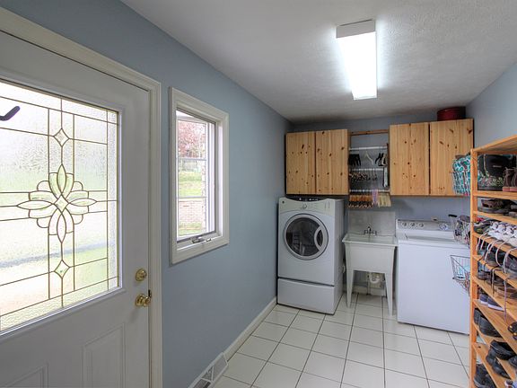4th image of 1055 Imperial Dr