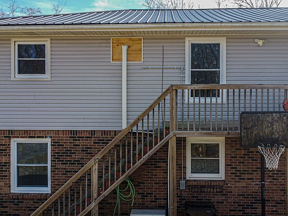 2nd image of 120 Lake Dr #2