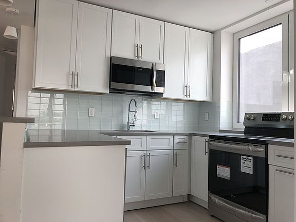 3rd image of 1423 Broadway APT 2L