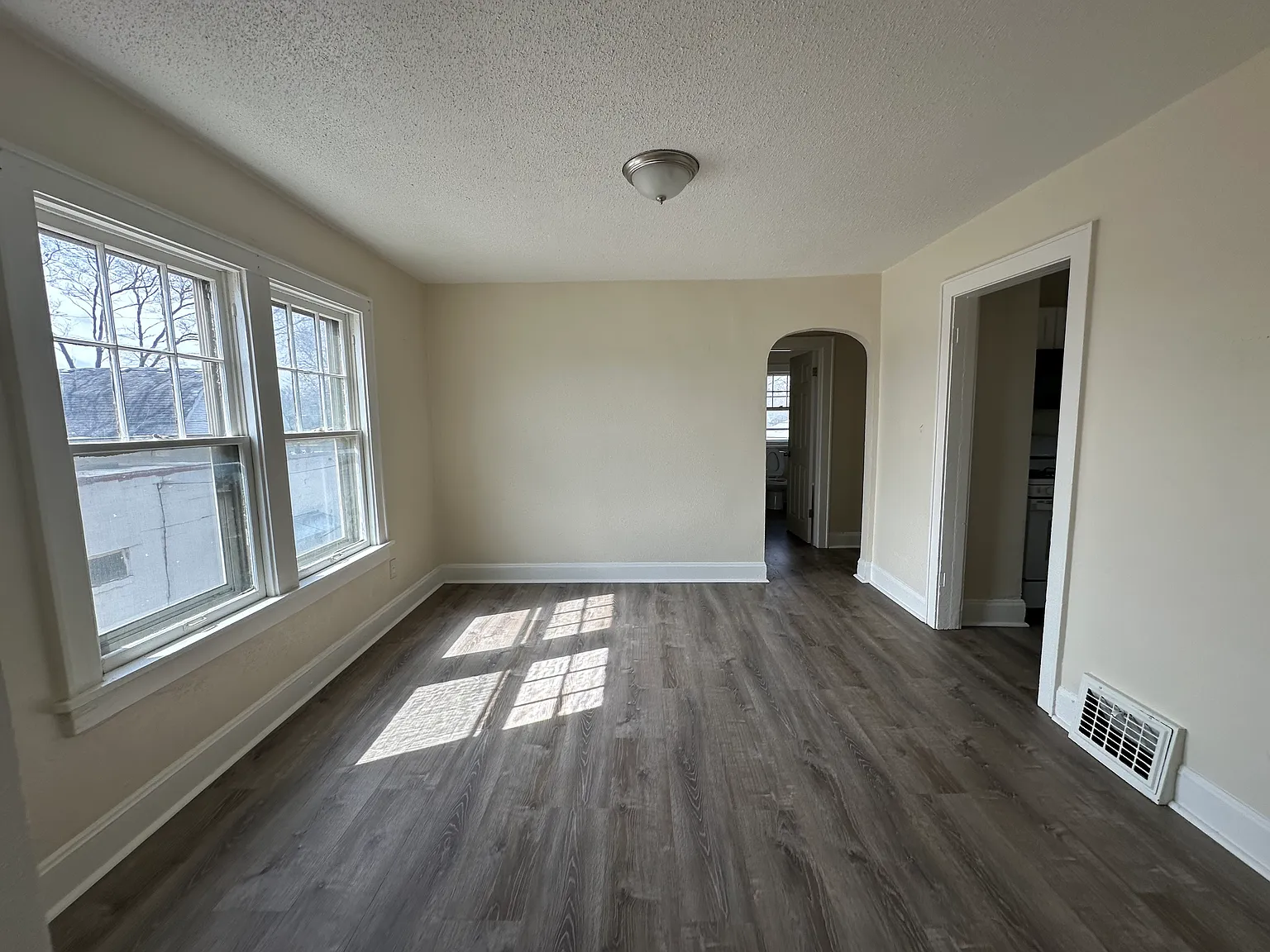 2 bed, $795 — Photo 1