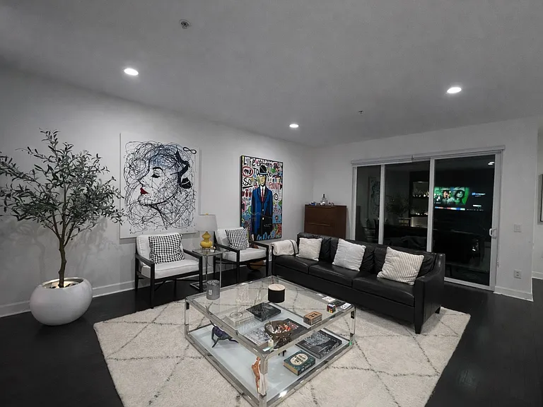 300 E 4th St #402 — Photo 4