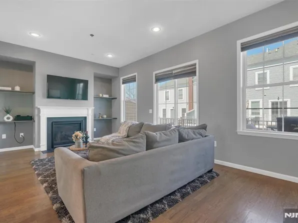 55 Roosevelt Dr, Wood Ridge, NJ 07075