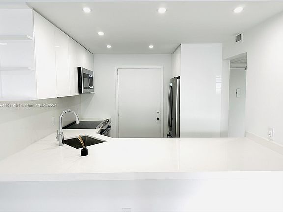 3rd image of 345 Ocean Dr APT 610