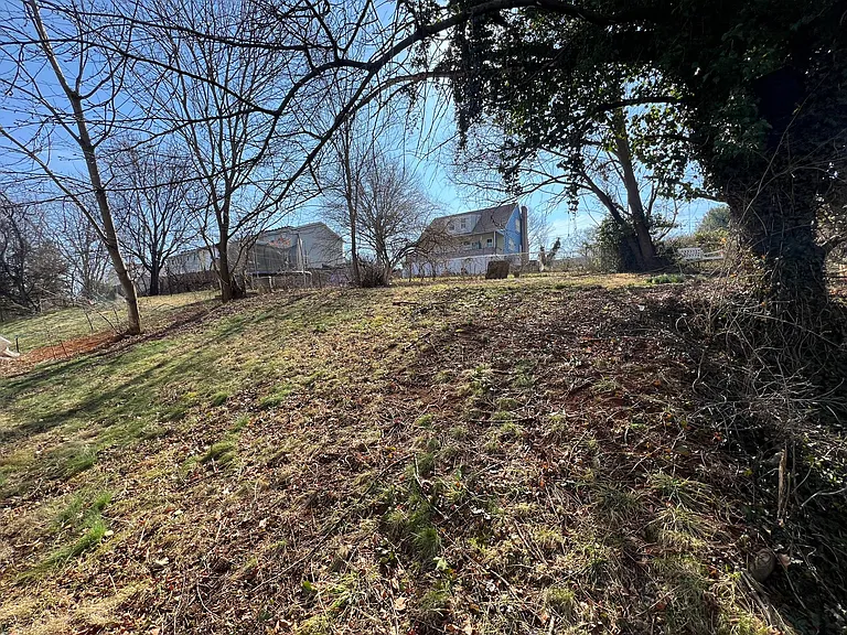 107 Steele Ave — Photo 23