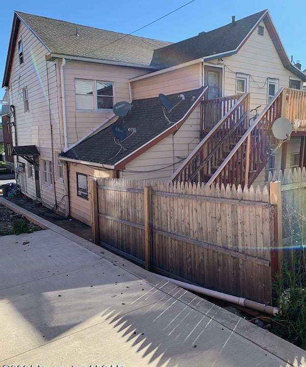 2nd image of 312 E Chestnut St