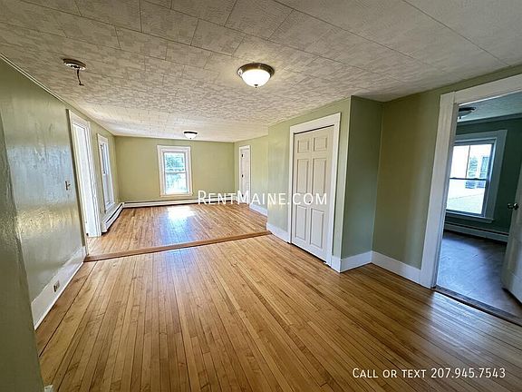 3rd image of 233 Parkview Ave #2