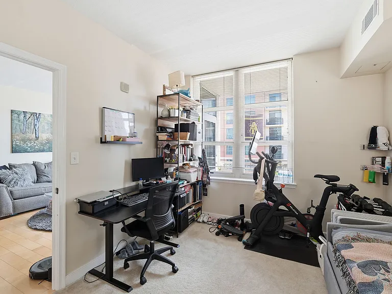 Versatile second bedroom, ideal as a guest room or home office