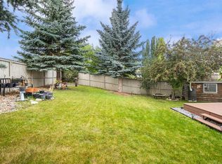 331 N Springbank Pl SW, Calgary, AB T3H3S4