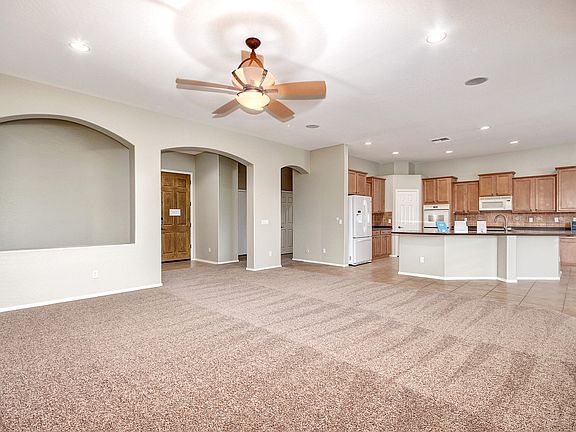 4th image of 3091 E Turnberry Dr