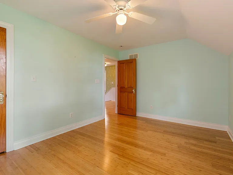 5820 Chamberlain Ln — Photo 53