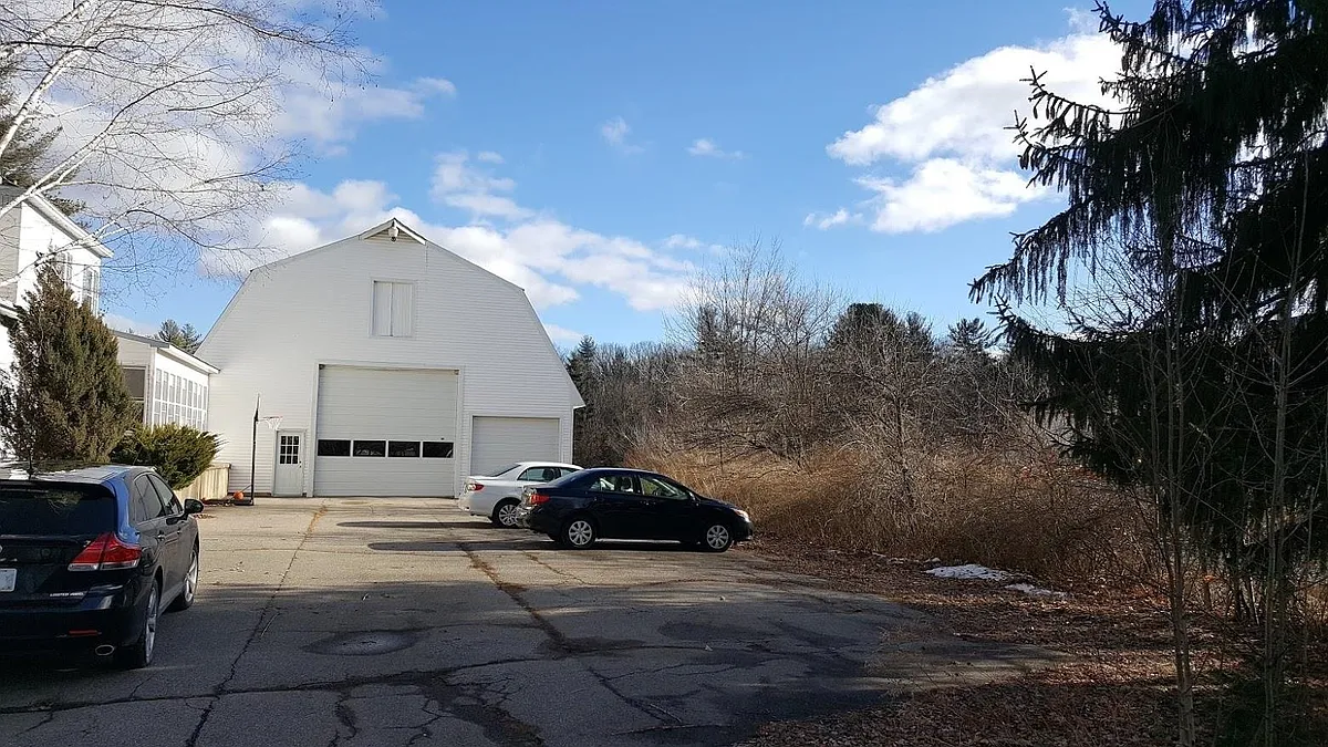 Building Photo - 126 Sullivan St #B