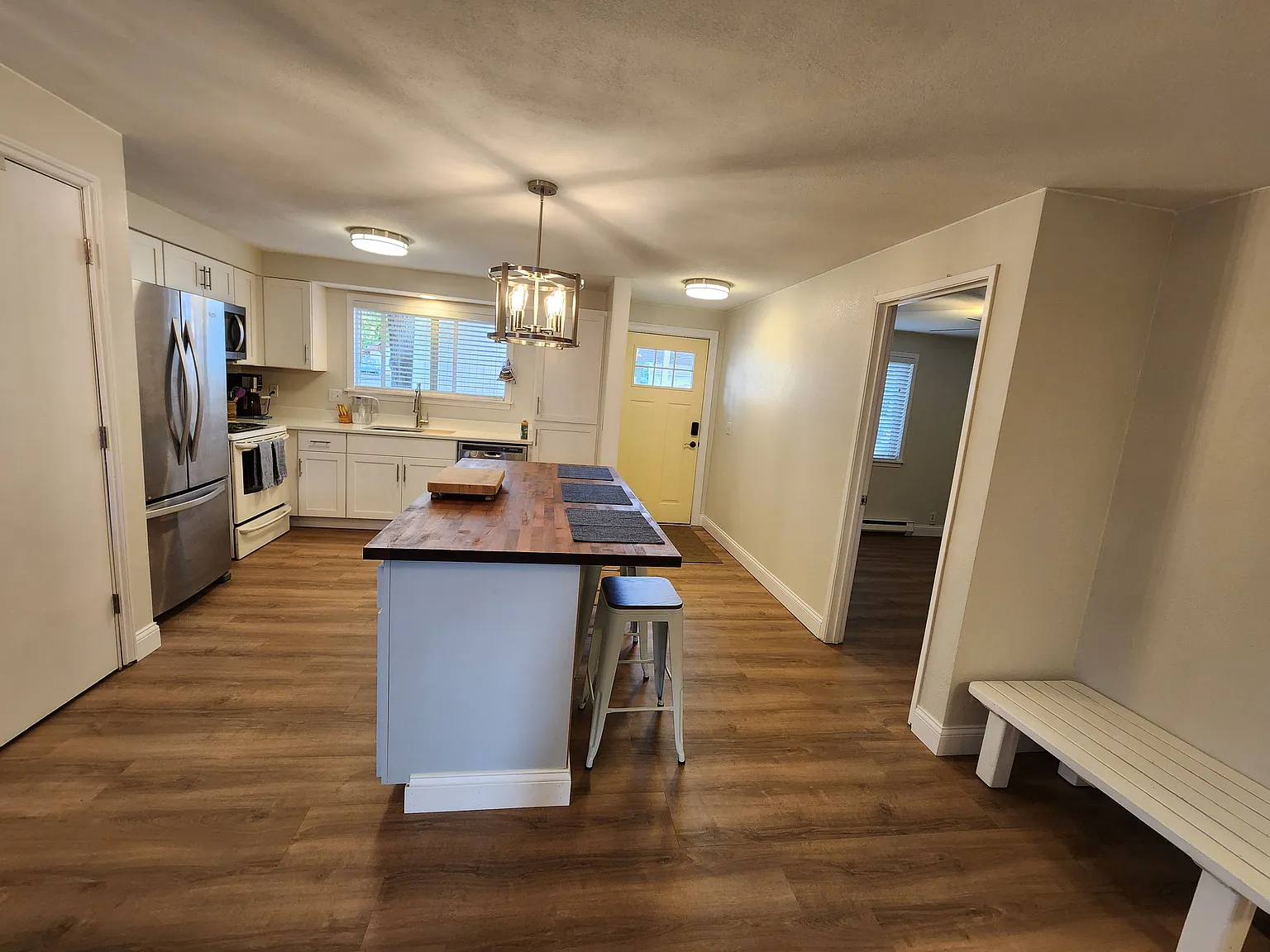 2 bed, 1000 sqft, $1,695 — Photo 2