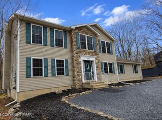 4938 Pine Ridge Dr W, Bushkill, PA 18324
