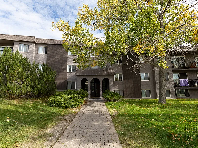 412 Huntsville Cres NW — Photo 9