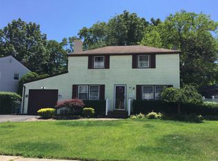 51 Crest Rd E, North Merrick, NY 11566