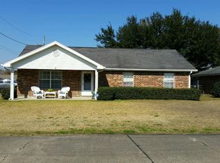 201 Honeysuckle Dr, Schriever, LA 70395