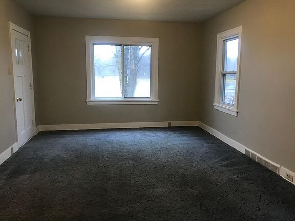 4th image of 327 W Lakewood Blvd