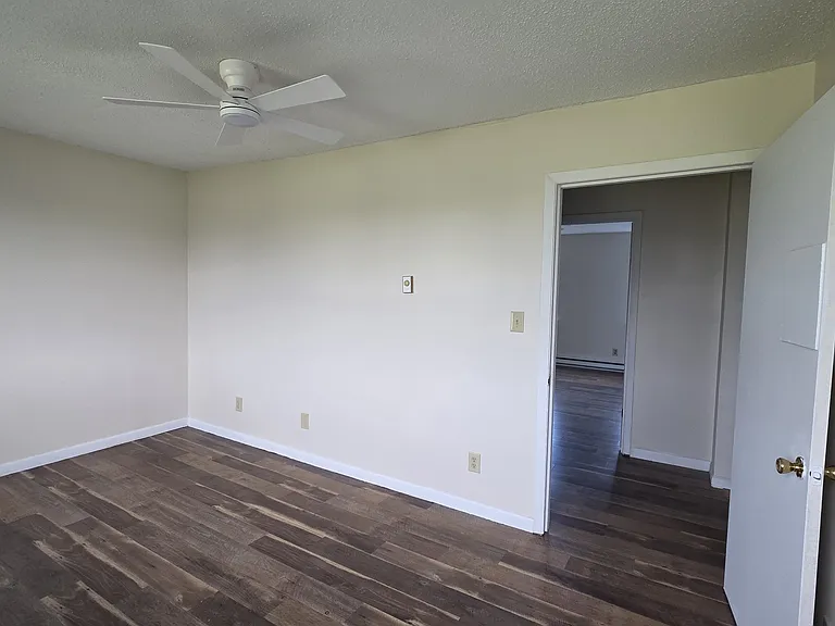 320 Hubbard St — Photo 24