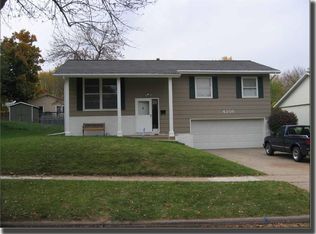 4209 Pineview Dr NE, Cedar Rapids, IA 52402