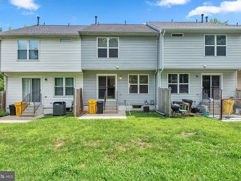 702 Horse Chestnut Ct — Photo 16