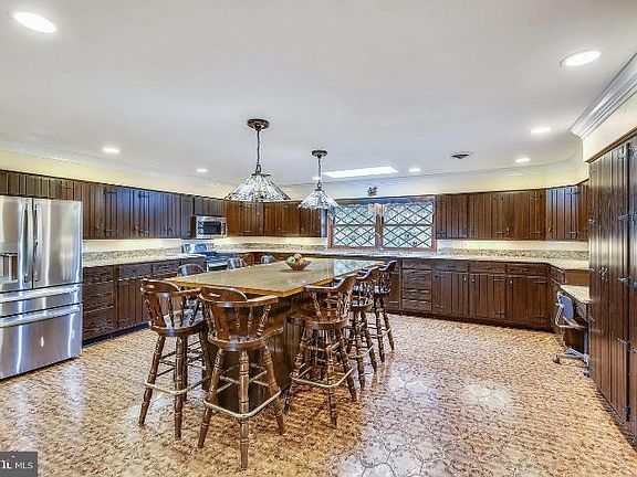2nd image of 8015 Goodhurst Dr