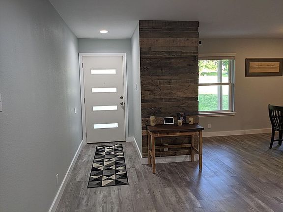 2nd image of 305 Canyon Wren Dr